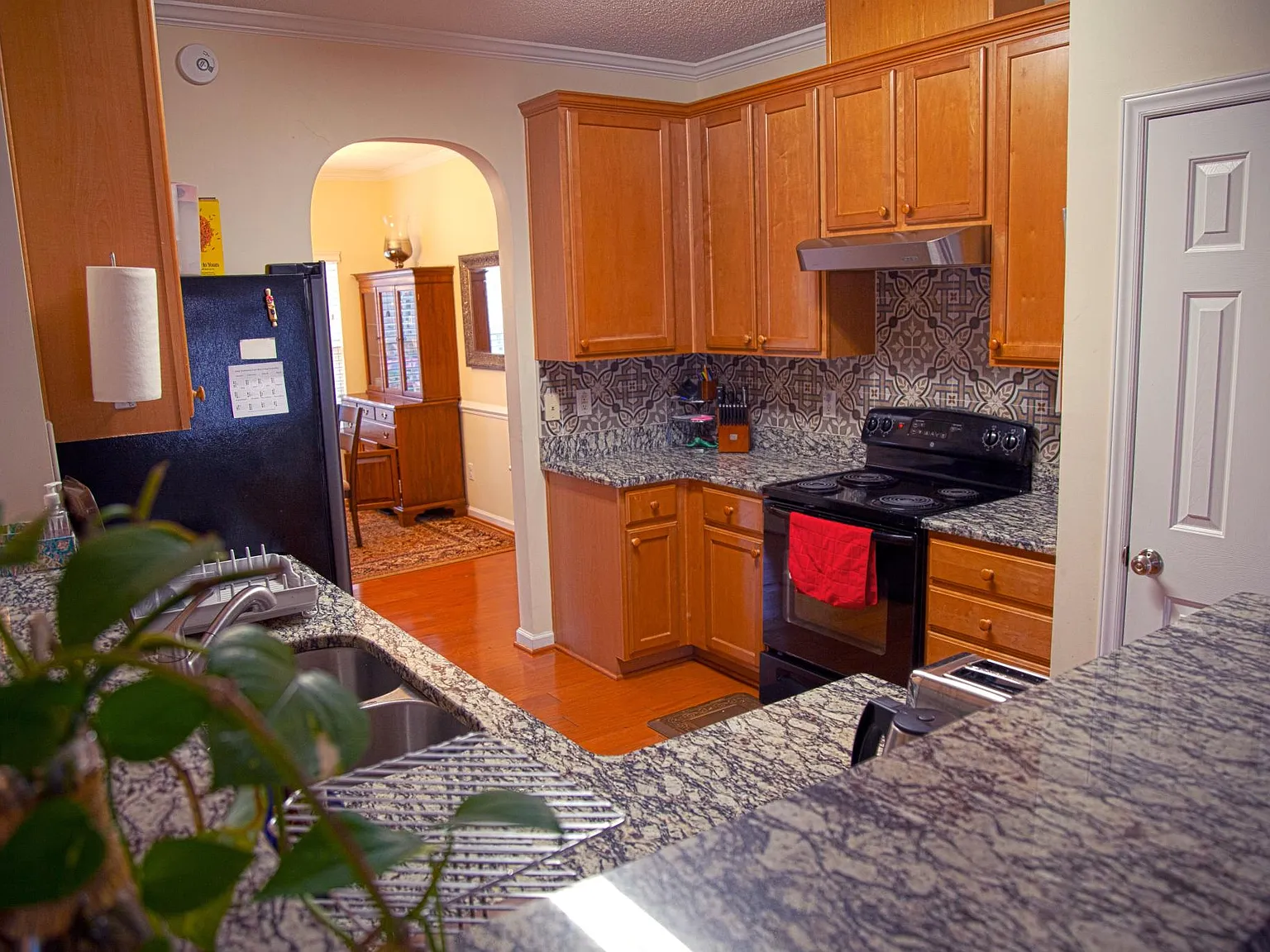 4 bed, 2300 sqft, $2,375 — Photo 4