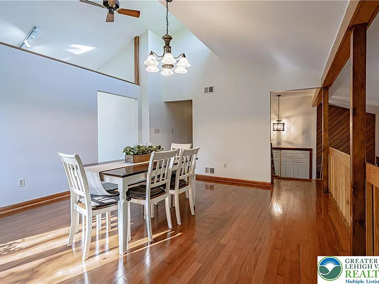 3705 Vale View Dr S — Photo 16