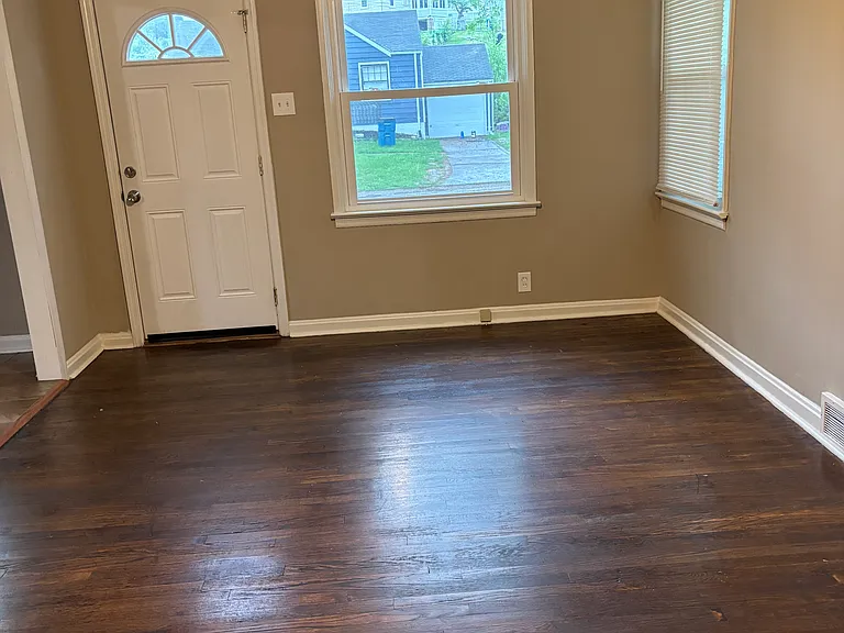 5533 Sunbury Ave — Photo 2