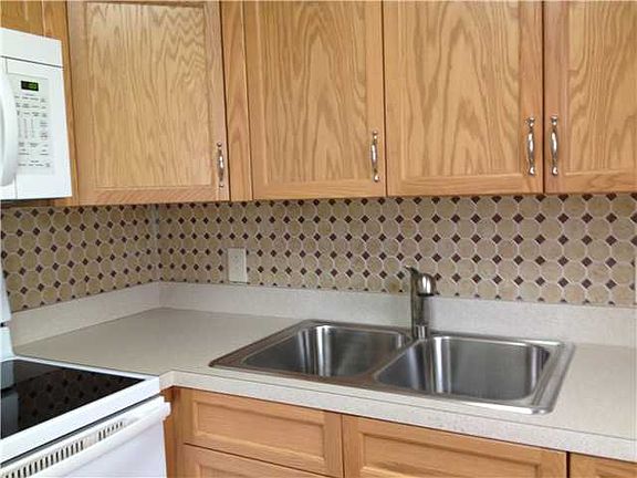 5th image of 228 Sussex L #228