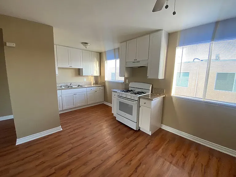 Bellflower Apartments — Photo 21