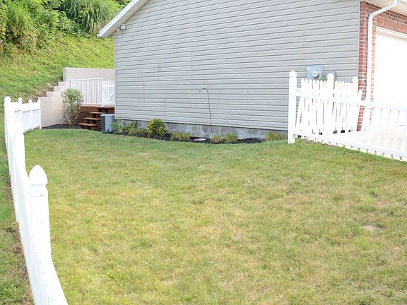 Side fenced yard