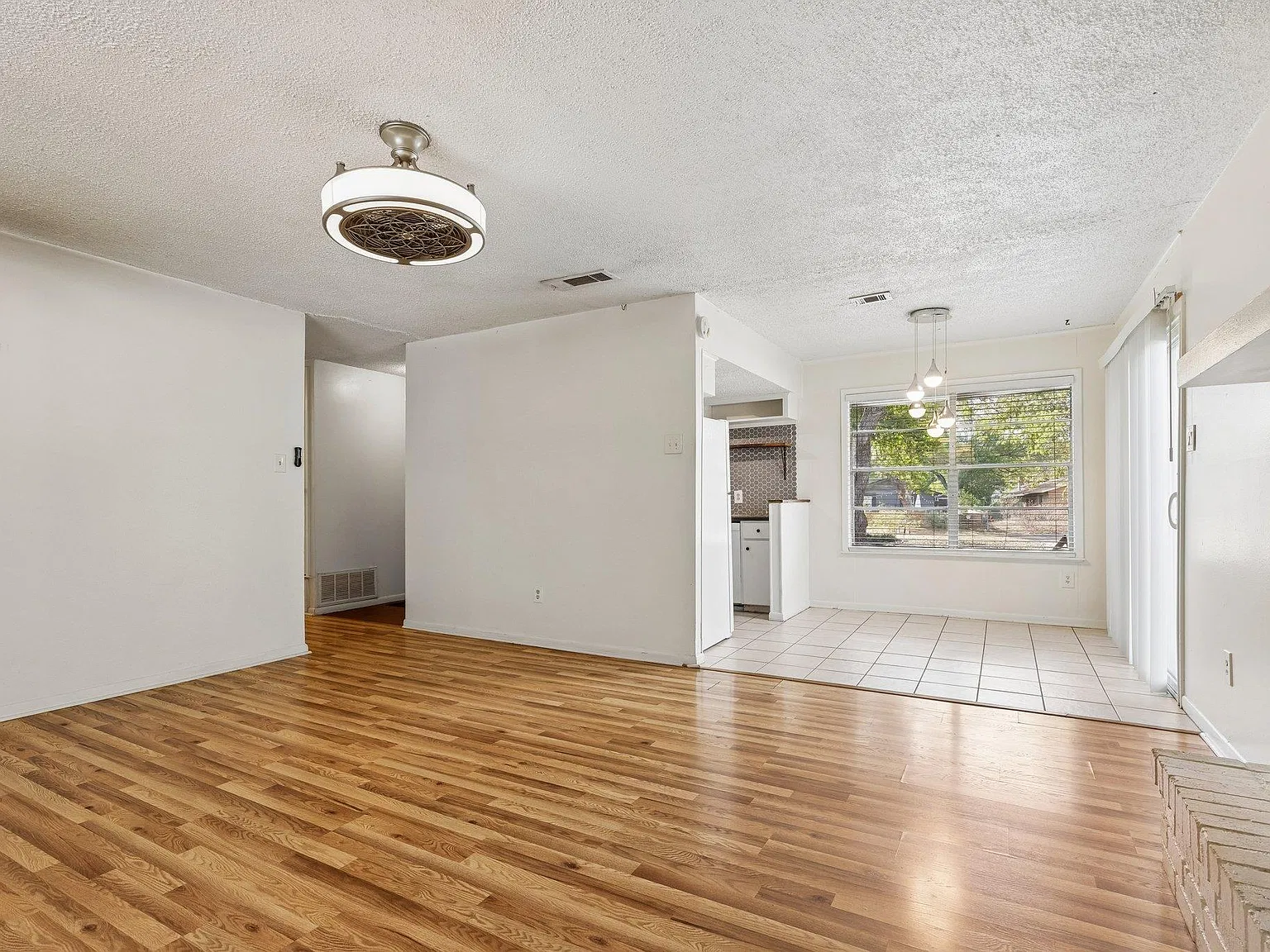 3 bed, 2.0 bath, 1400 sqft, $1,850 — Photo 3