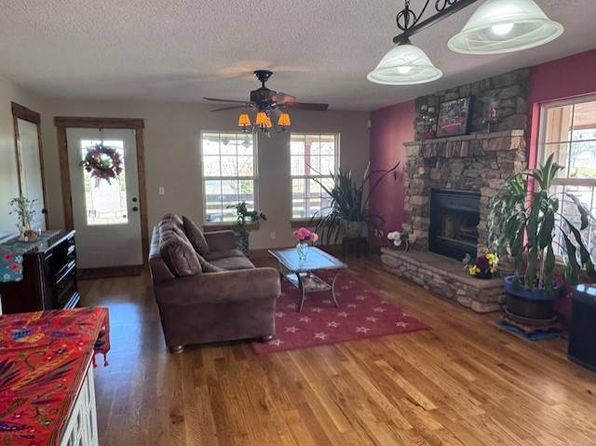 9570 NW Louise Dr, Cameron, MO 64429