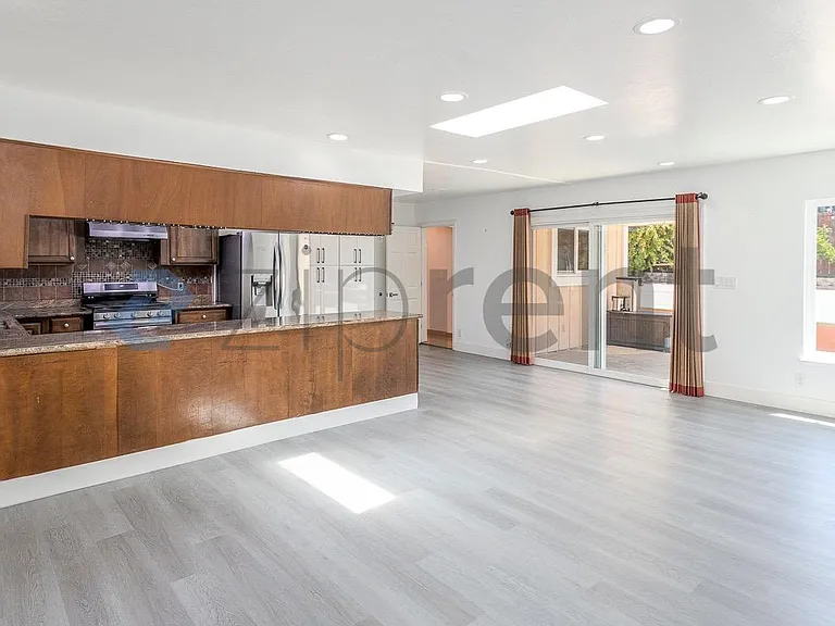 2330 Olive Ave — Photo 9