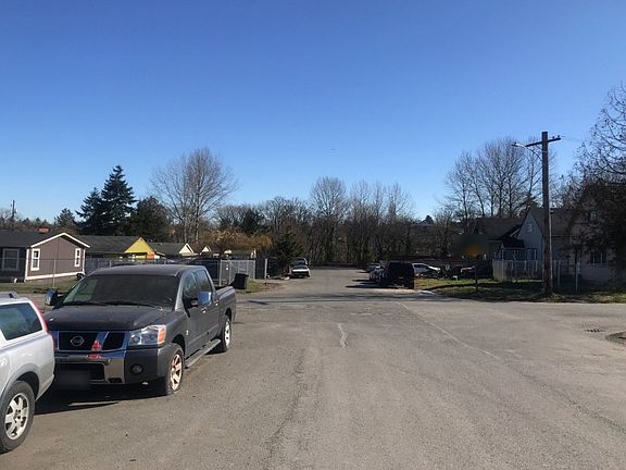 4th image of 1653 E Wright Ave
