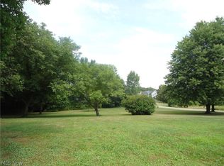 Lorraine Ave NW, North Canton, OH 44720
