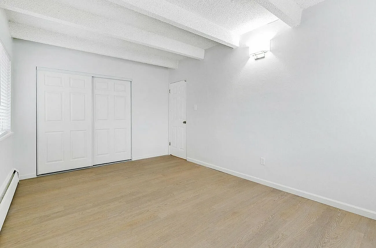 OakView Apartments — Photo 4