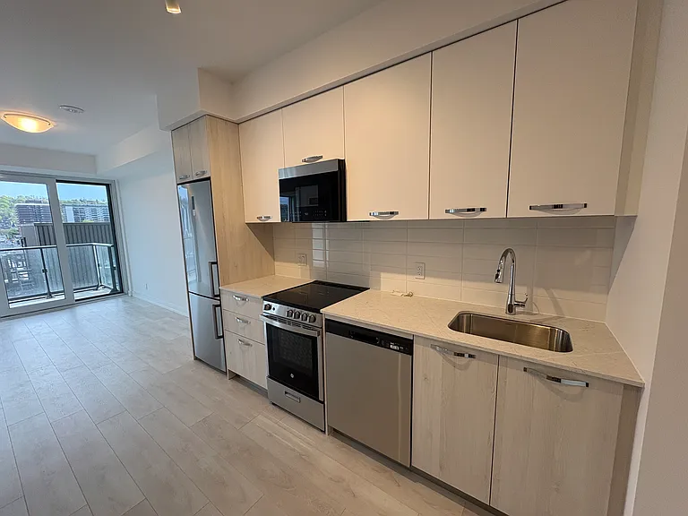 75 James St S #825 — Photo 11
