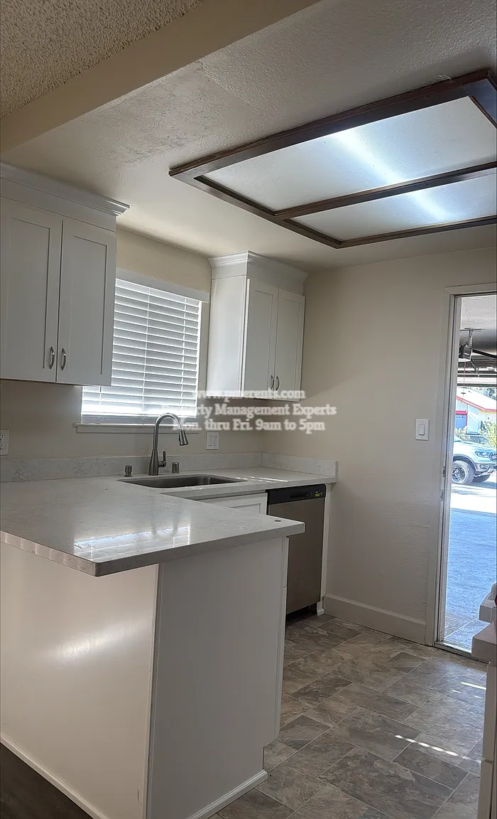 3 bed, 2.0 bath, 1100 sqft, $2,200 — Photo 1