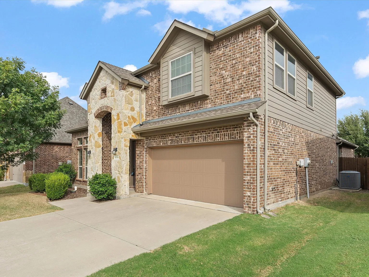 4 bed, 3.5 bath, 2765 sqft, $2,800 — Photo 2