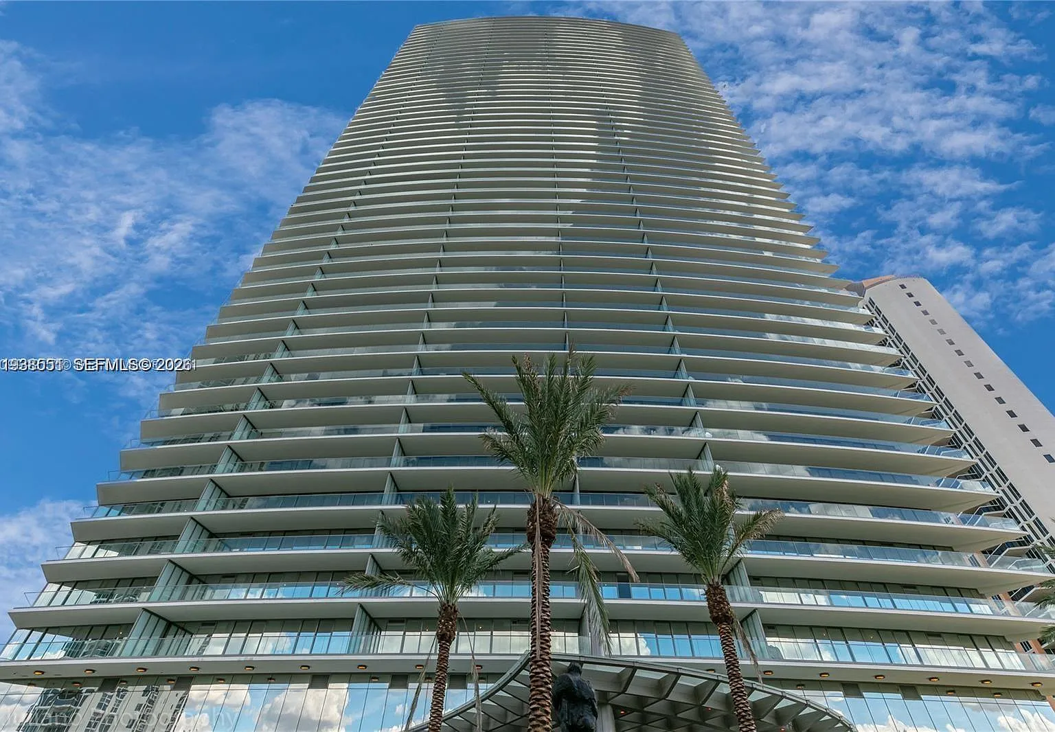 18975 Collins Condo — Photo 1
