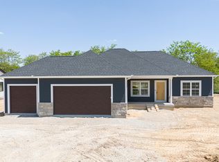 3740 N Woodbury, Janesville, WI 53545