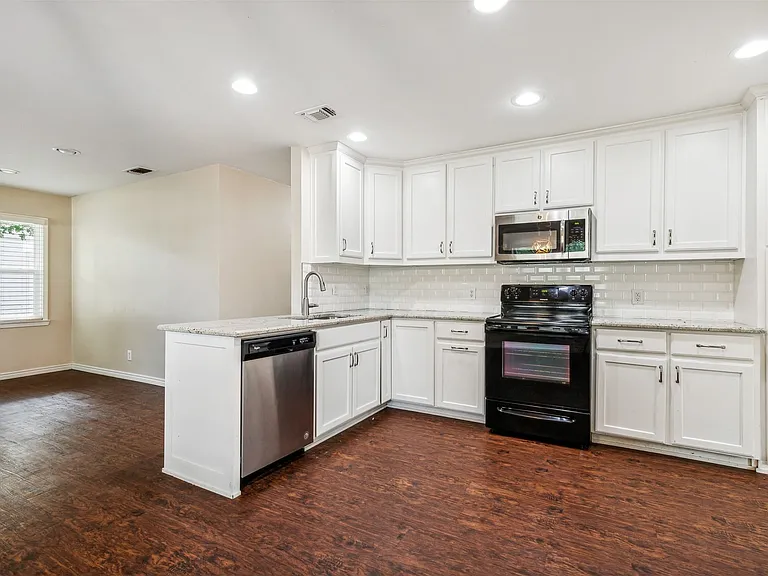 5805 Tracyne Dr — Photo 17