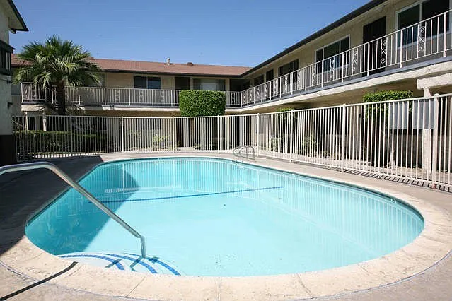 2 bed, 858 sqft, $2,695 — Photo 4