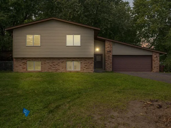 2856 Helena Ave N, Oakdale, MN 55128