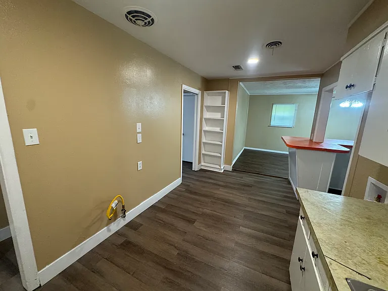 5525 Anderson St — Photo 24