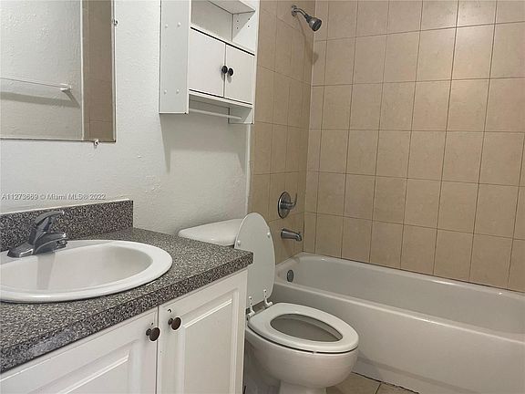 4th image of 400 NW 65th Ave APT 214