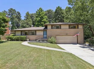 689 Huntington Pl SE, Marietta, GA 30067