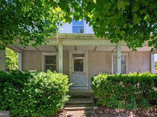 120 S Kemp St, Lyon Station, PA 19536