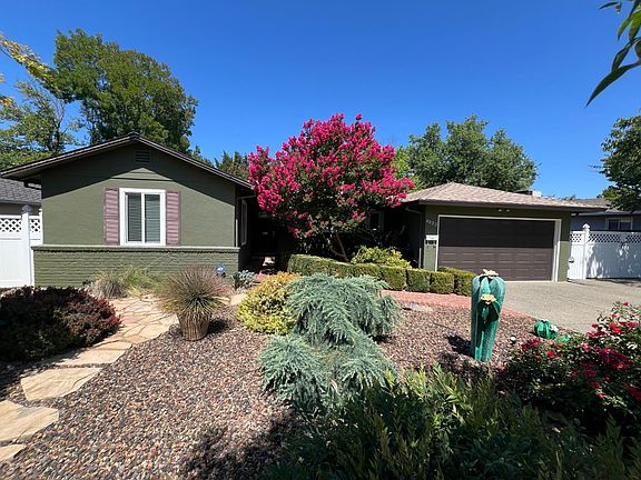4th image of 4033 Cayente Way