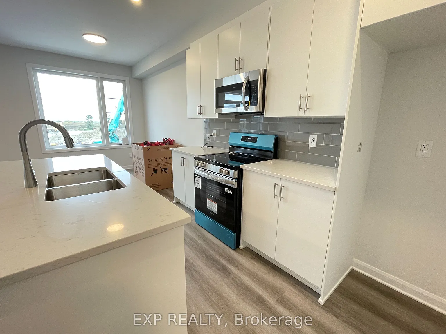 2 bed, $2,400 — Photo 3