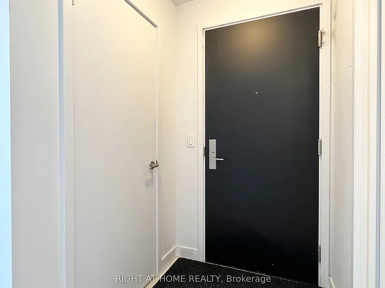 8 Eglinton Ave E #5001 — Photo 3