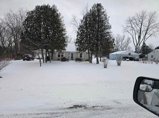 3821 Myrtle Rd, Lakeport, MI 48059