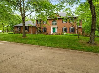 14 Woodclyffe Rd, Hurricane, WV 25526