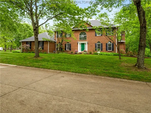 14 Woodclyffe Rd, Hurricane, WV 25526