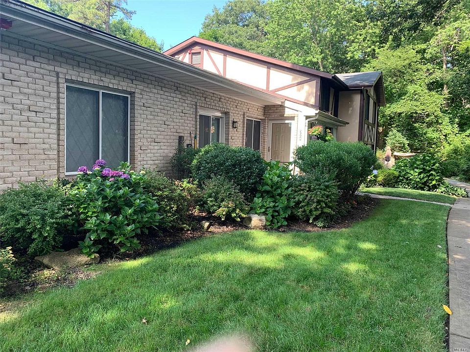 1st image of 324 Woodland Ct #324