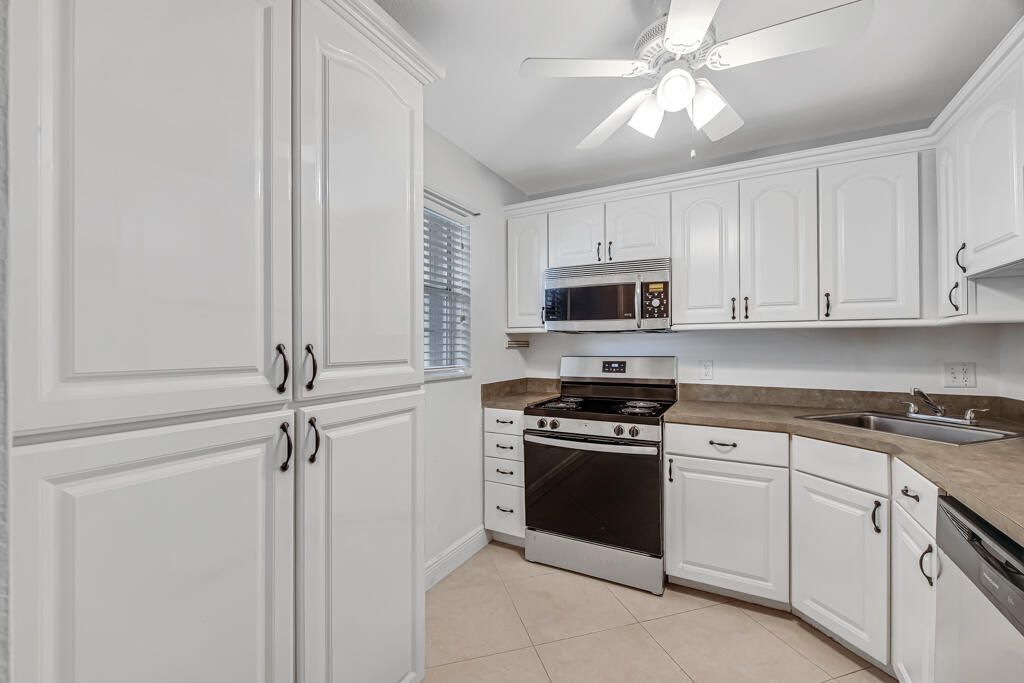 12013 Greenway Circle S #106, Royal Palm Beach, FL - View 5