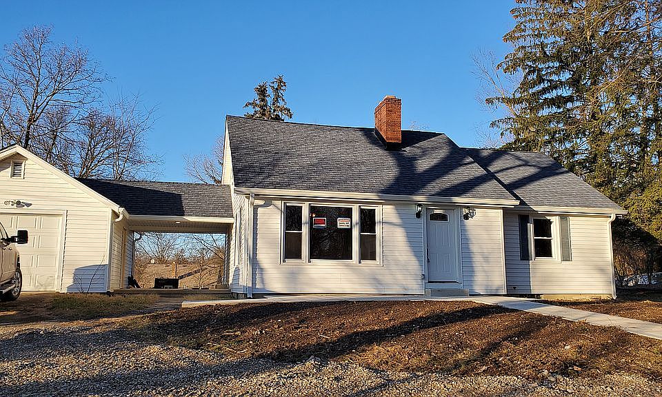1st image of 210 Hollyhock St