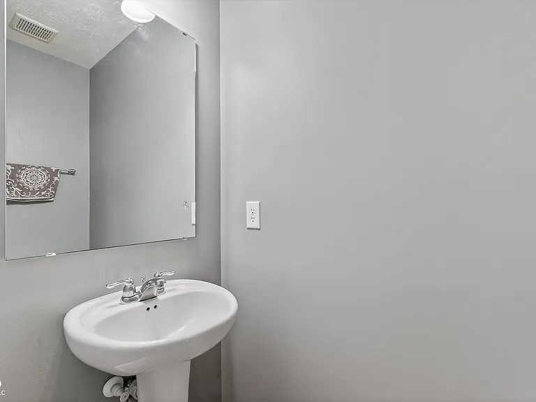 15472 Old Pond Cir — Photo 14