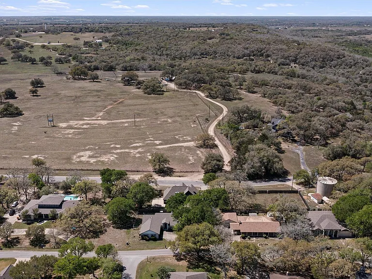 312 Country Club Dr — Photo 32