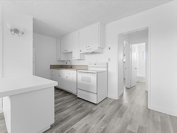 4th image of 1626 Pine Ave #L