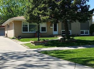 210 Crescent Dr, Glenview, IL