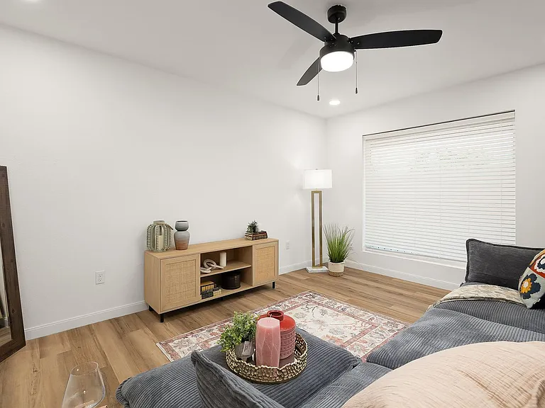 1120 Primrose Avenue — Photo 2