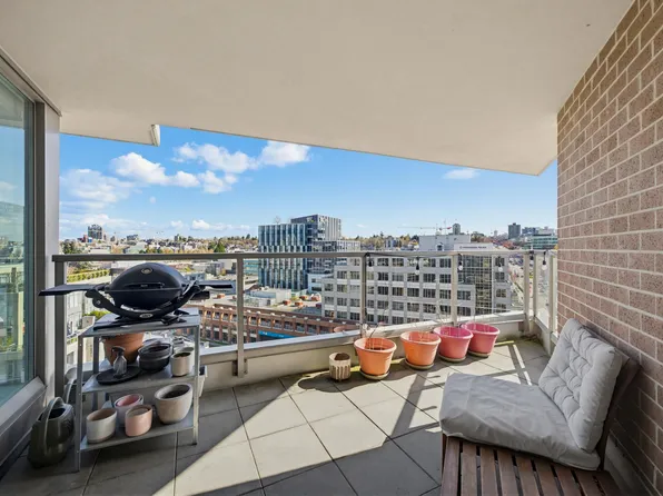 445 W 2nd Ave #1209, Vancouver, BC V5Y 0E8