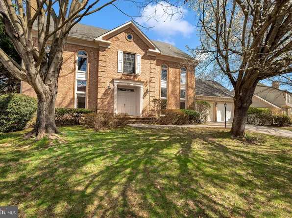 5825 Mossrock Dr, Rockville, MD 20852