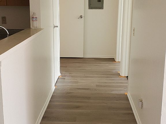 4th image of 204-3804 S Arlington Ave
