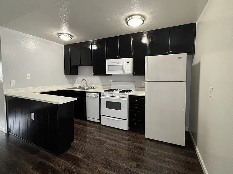 The Grand Terrace Apartments — Photo 7