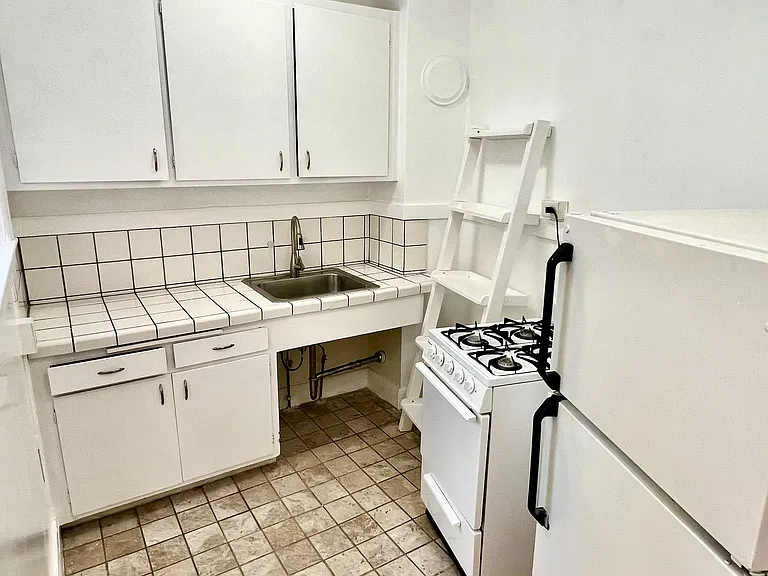 118 Athol Ave #103 — Photo 12