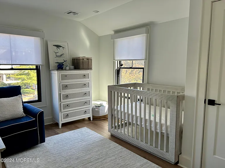 411 Sylvania Ave — Photo 25