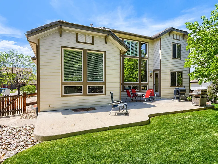 9889 Sunset Hill Cir — Photo 24
