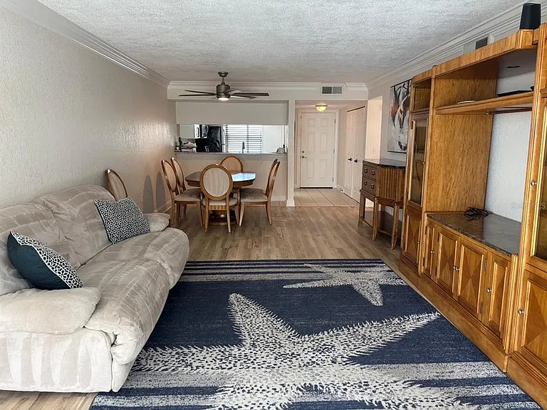 121 Island Way #331 — Photo 4