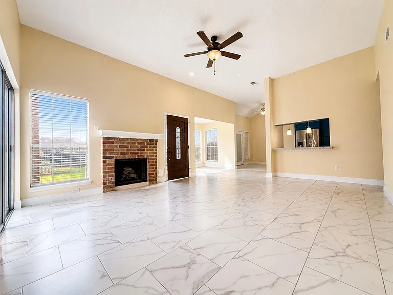 11840 Spring Grove Dr — Photo 5