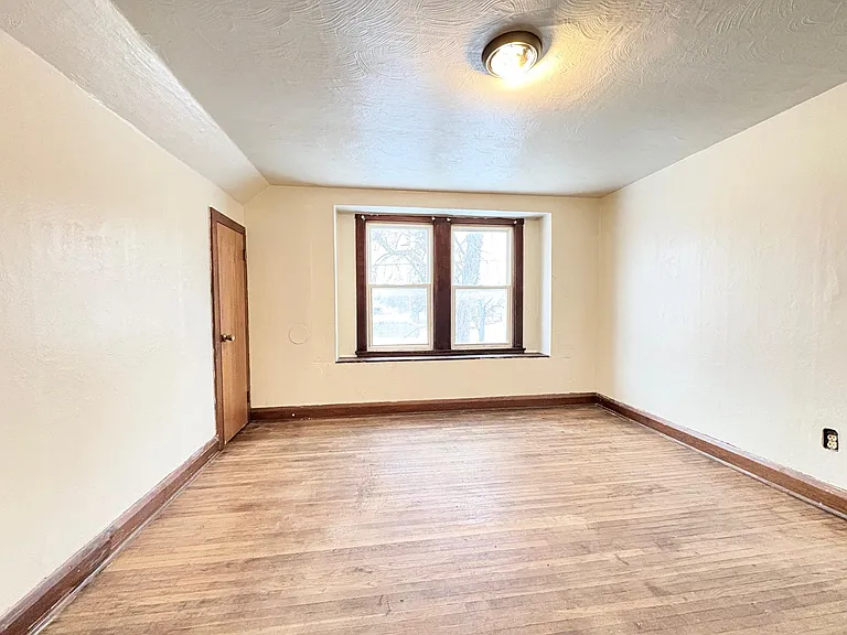 452 E Park St — Photo 15