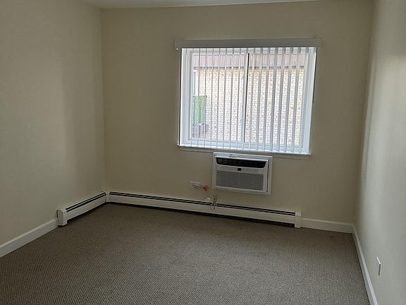 4th image of 702 W Huntington Commons Rd APT 3B