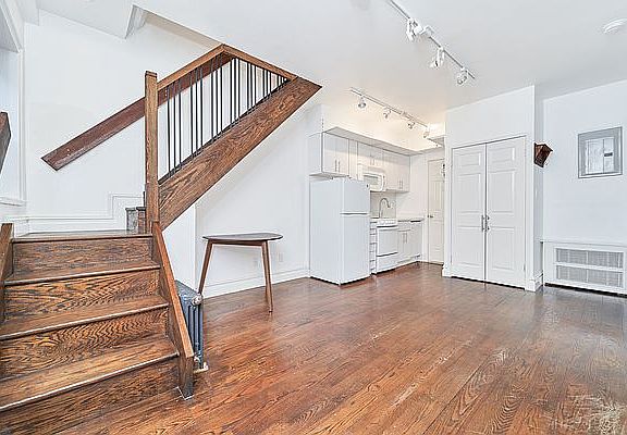 3rd image of 224 W 13th St #Ct2